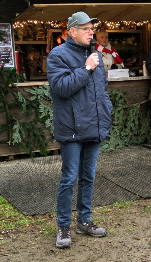 Schauspieler Rainer Rudloff auf der Bühne